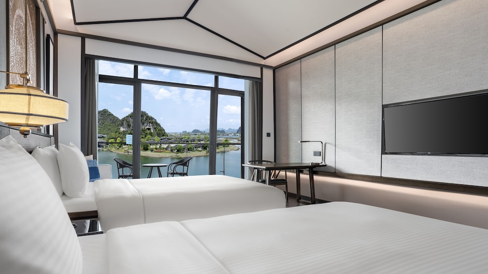 Deluxe Twin Room - Lake View photo 3