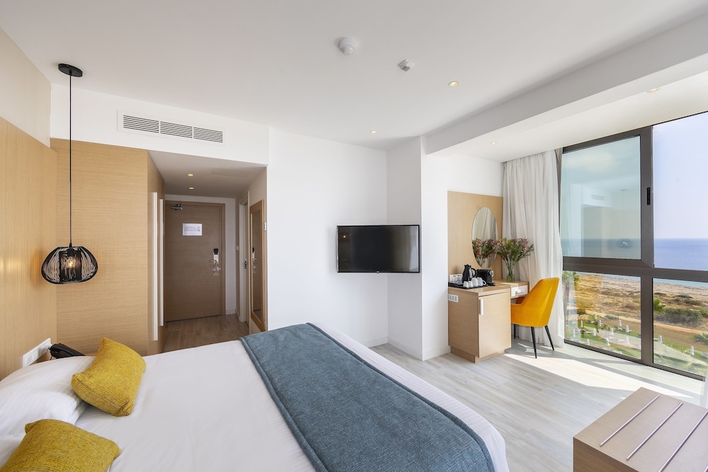 Junior Suite, Hot Tub, Sea Facing (Outdoor Jetted Tub) - Photo 4