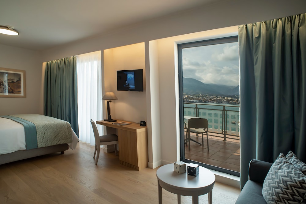 Suite - Photo 4