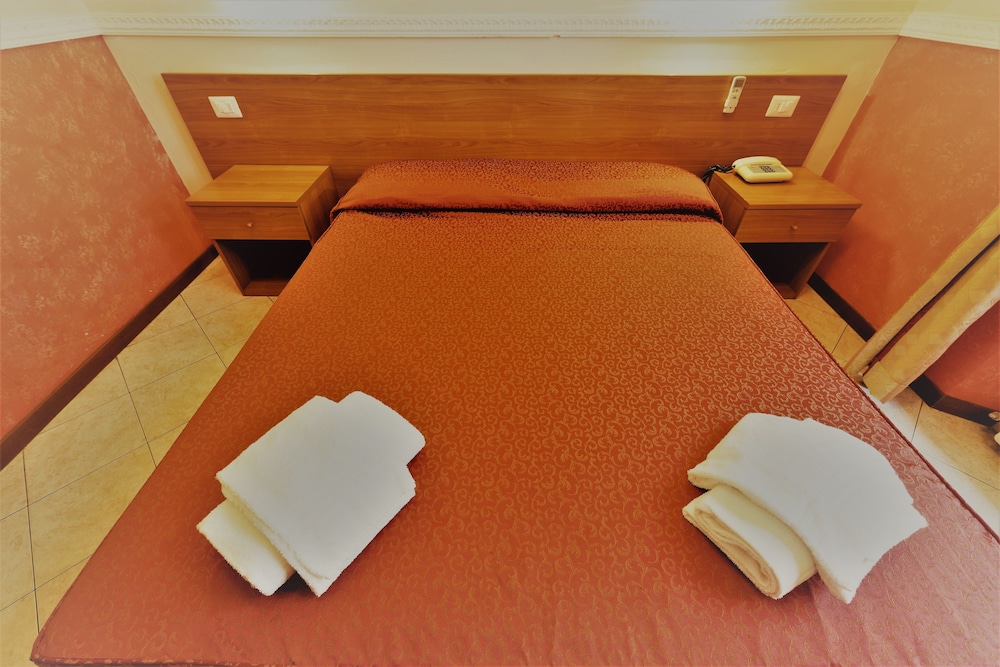 Double Room - Photo 2