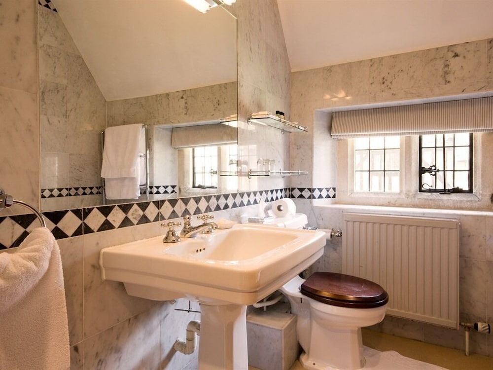 Standard Double Room, Ensuite (Millet) photo 3