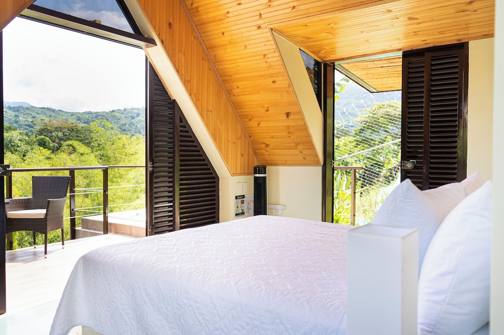 Comfort Cabin, Balcony, City View photo 2