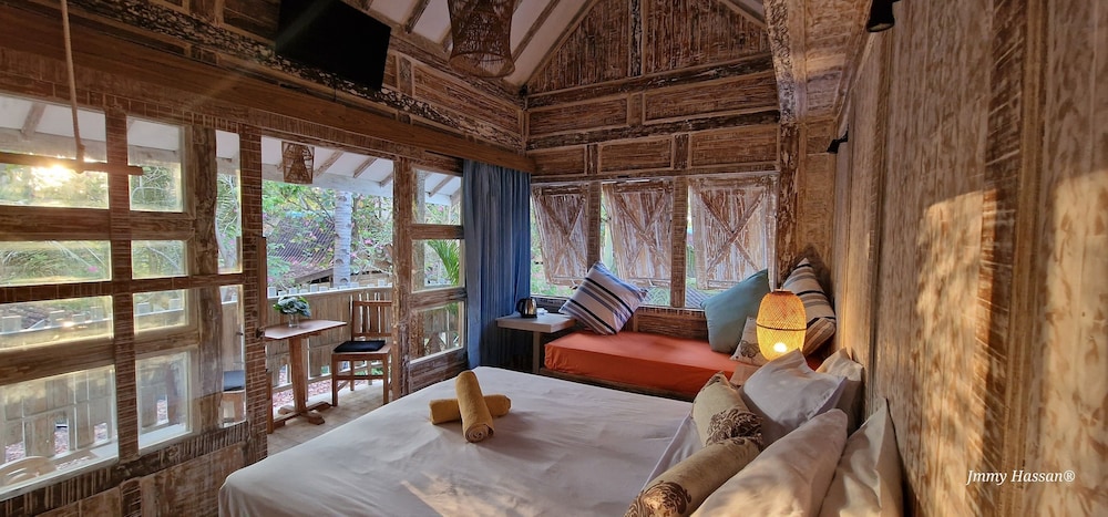 Exclusive Tree House photo 3