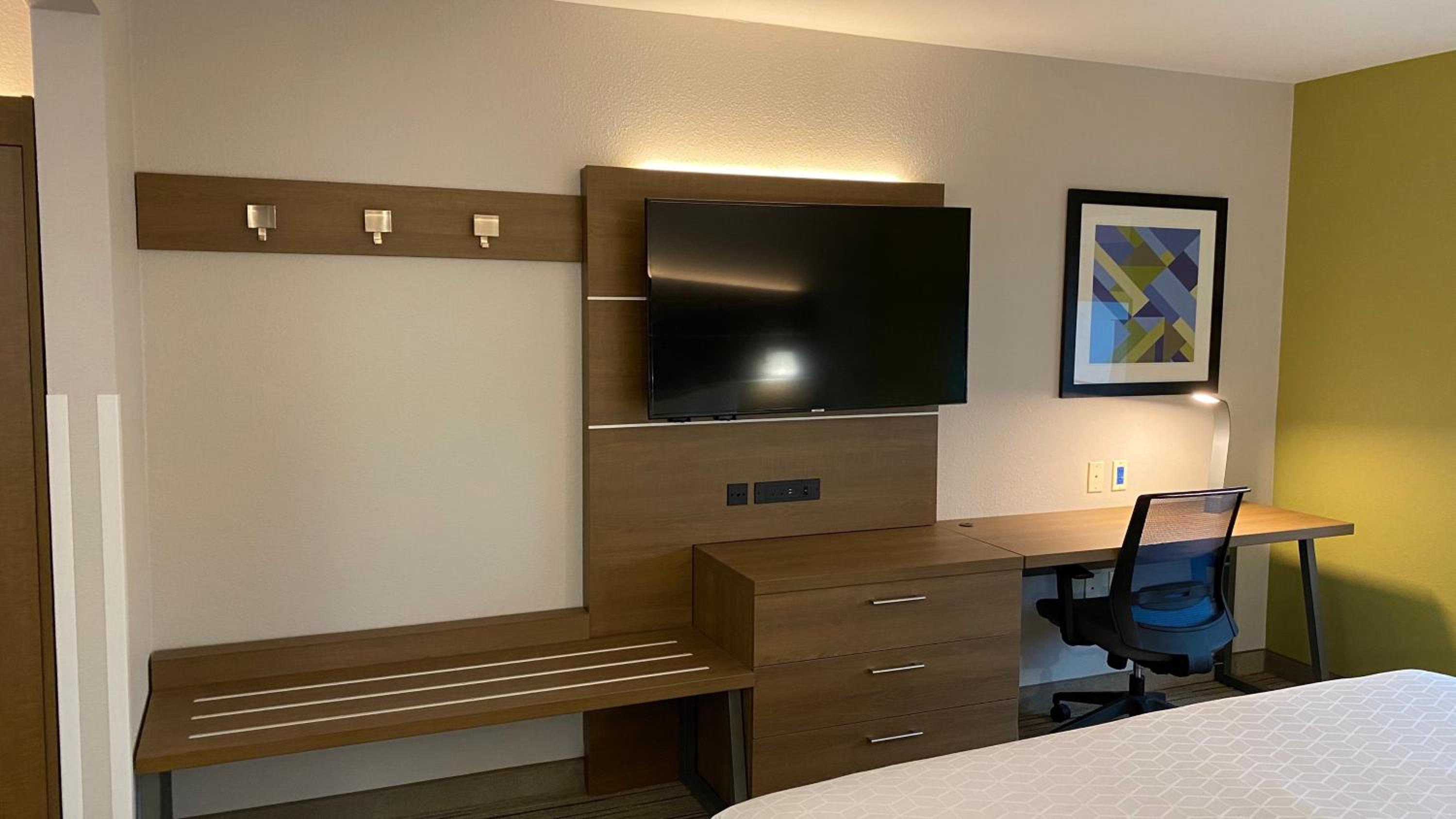 King Suite with Sofa Bed - Photo 6