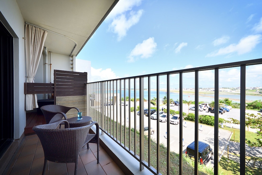 Private open-air Onsen bath / Deluxe Twin Room with Tatami Area / Airport View photo 3