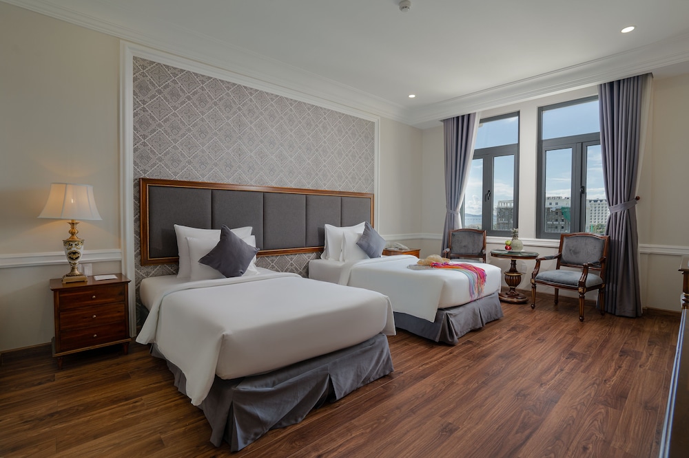 Deluxe Room, City View - Photo 5