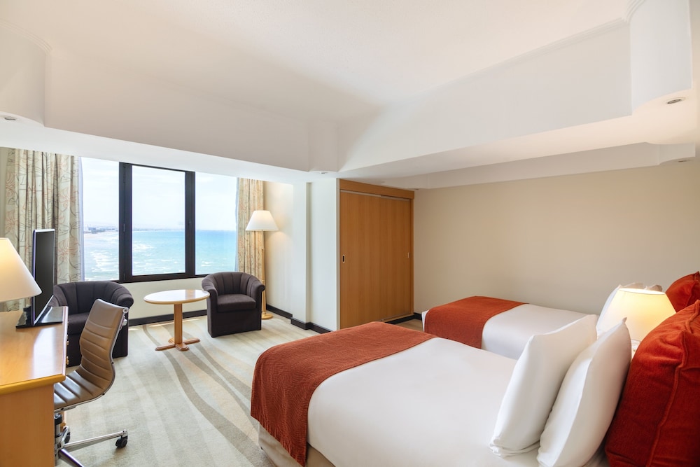 Room, 2 Twin Beds, Sea View - Photo 1