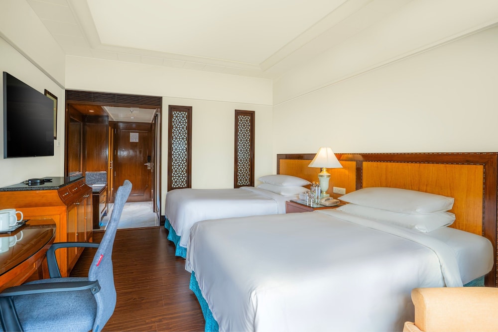 Room, 1 King Bed - Photo 4