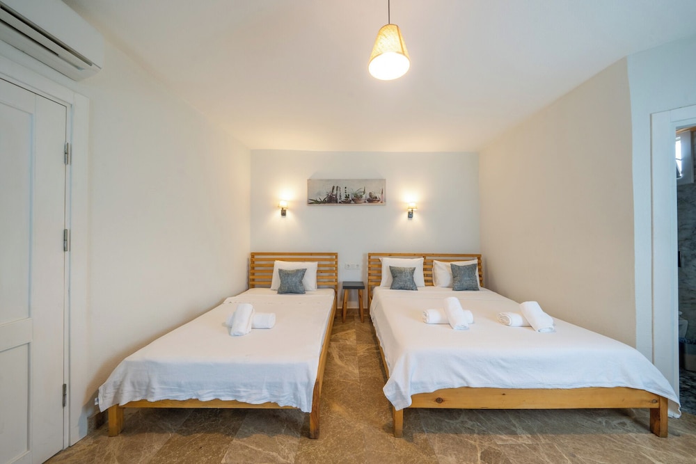 Deluxe Triple Room, City View
