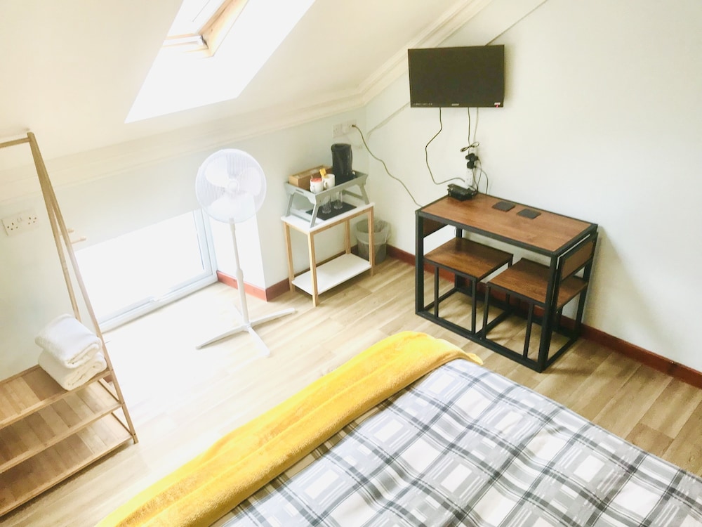 Deluxe Double Room, 1 King Bed, Ensuite photo 2