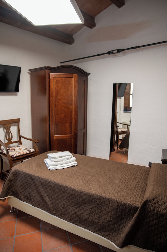 Basic Single Room, 1 Twin Bed, Private Bathroom, Mountain View