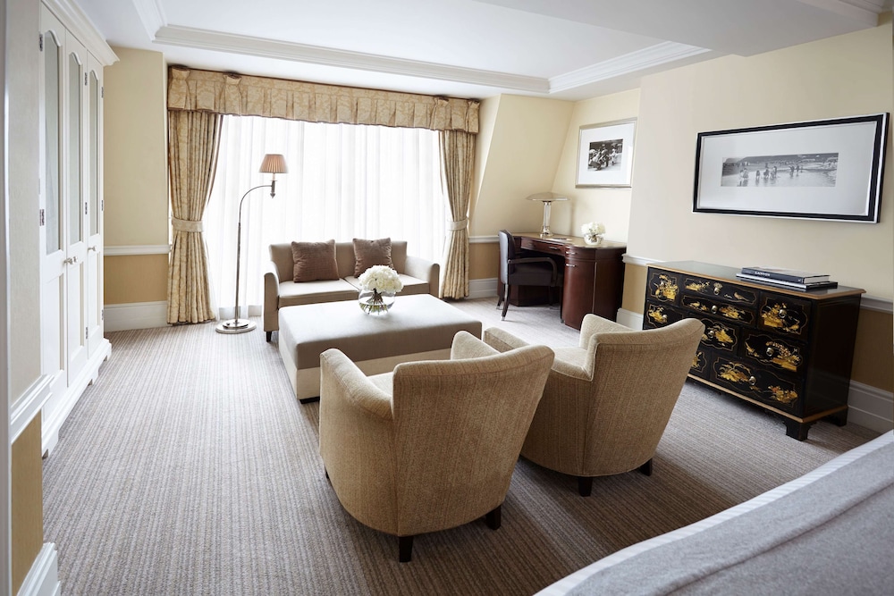 Deluxe Junior Suite photo 3