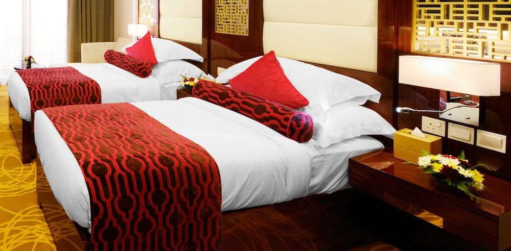 Premier Room, 1 King Bed, City View photo 3