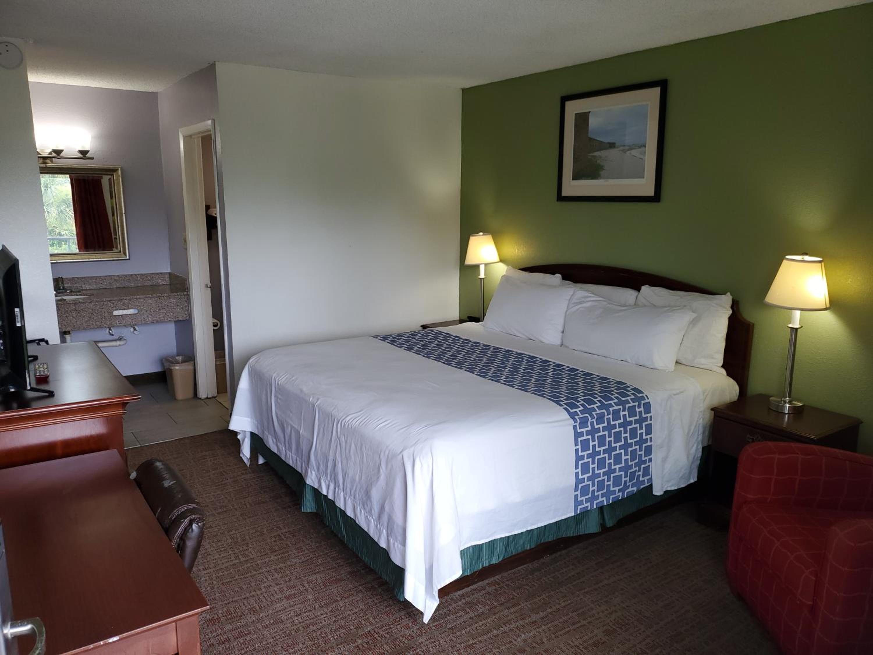 Deluxe King Room - Non-Smoking photo 3