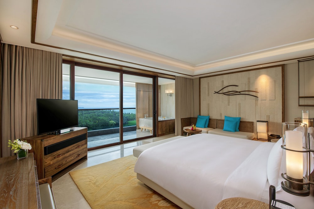 Classic Room, 1 King Bed, Sea View (High Floor)