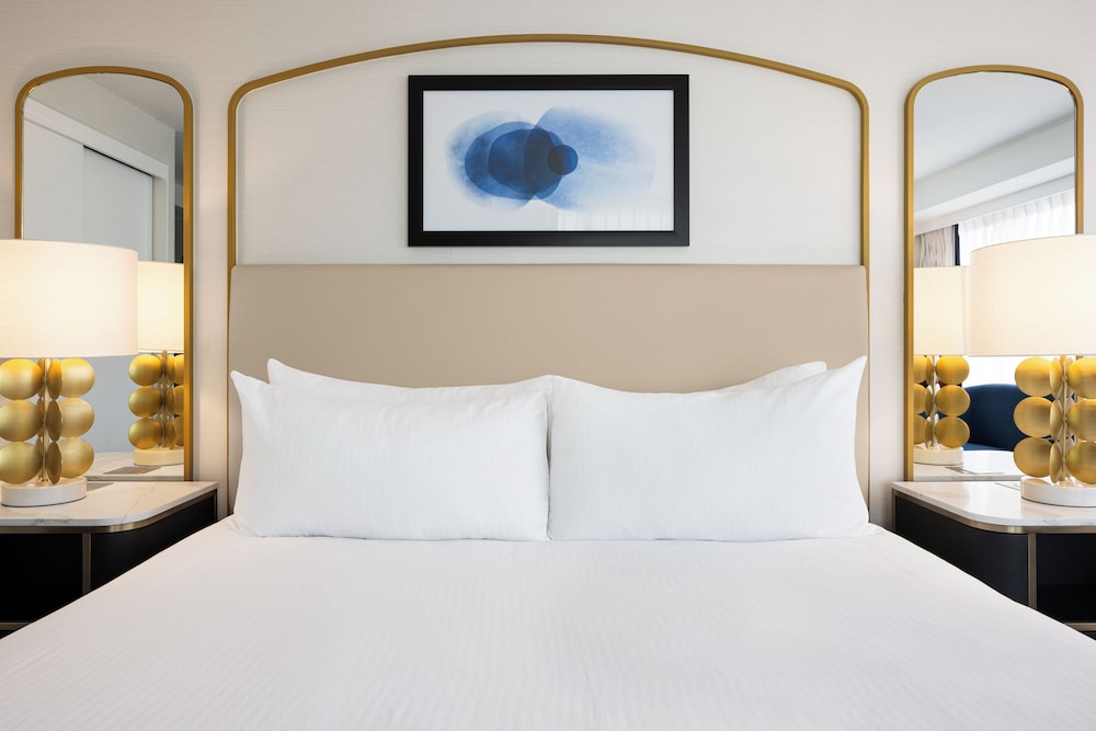 Versailles Balcony Room King