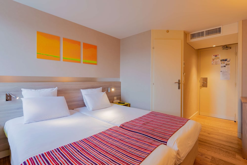 Standard Room, 2 Twin Beds - Photo 6