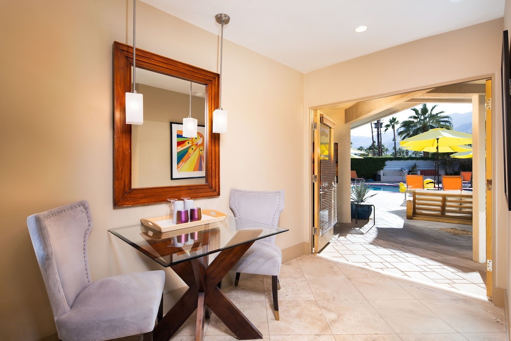 Luxury Suite, 1 King Bed, Hot Tub, Pool View photo 2
