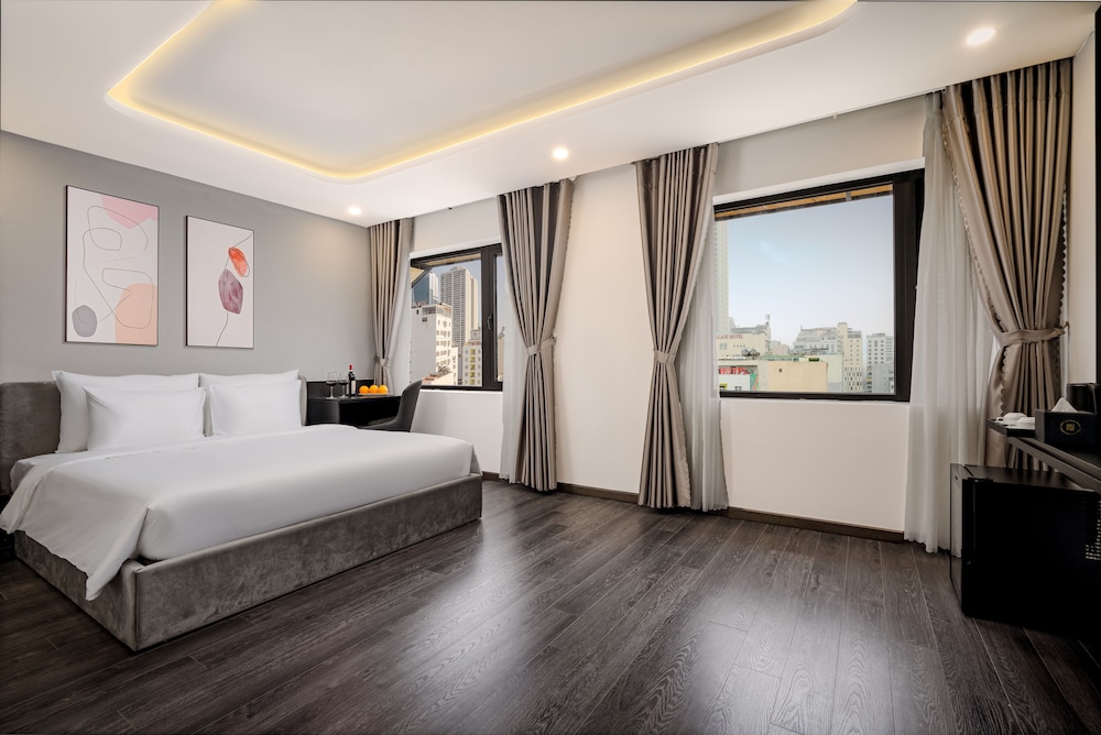 Premier Double Room, City View