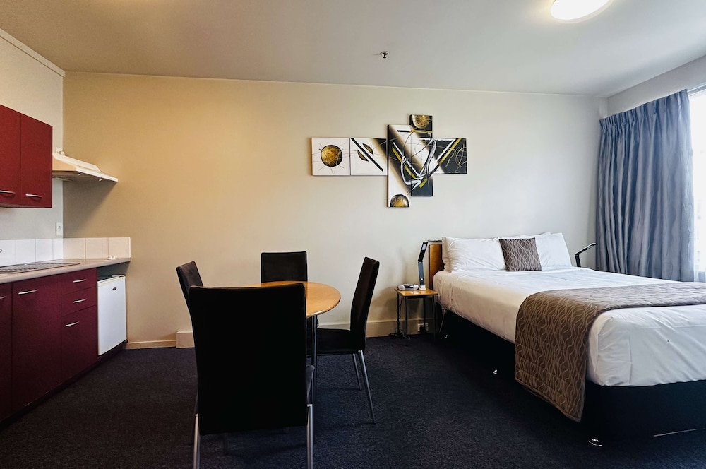 Suite, Multiple Beds, Non Smoking, Kitchenette