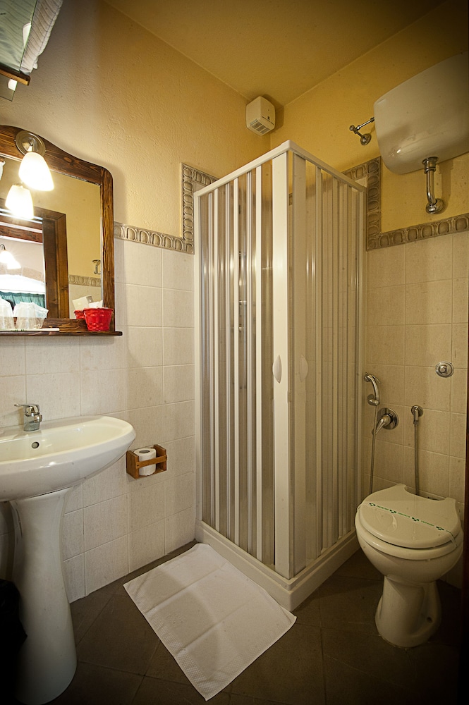 Classic Triple Room - Photo 7