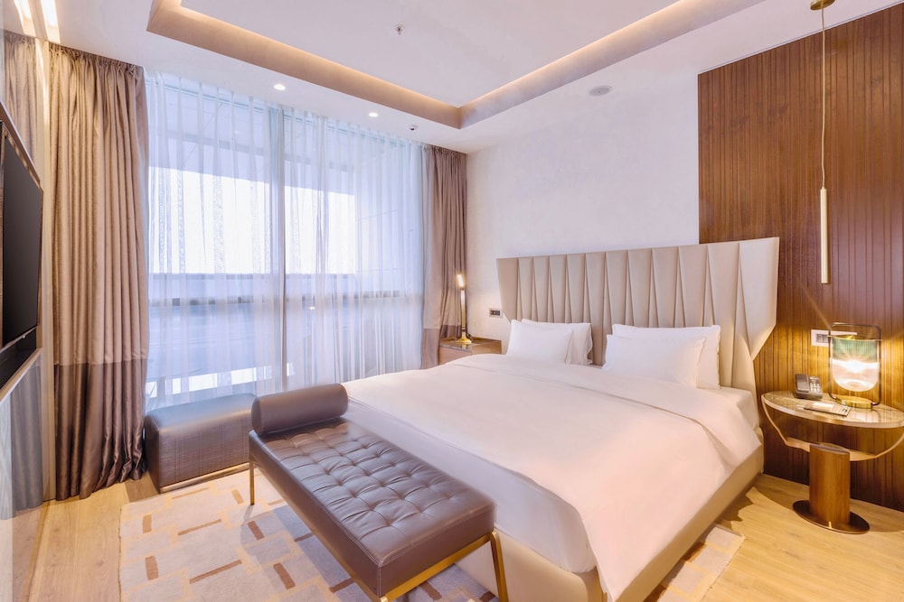 Suite, 1 Bedroom - Photo 1