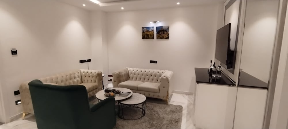 Fern Club Suite photo 3