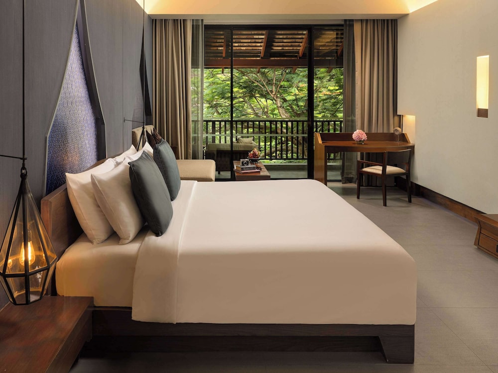 Deluxe Room, Garden View, 1 King Bed & 1 Sofa Bed - Photo 4