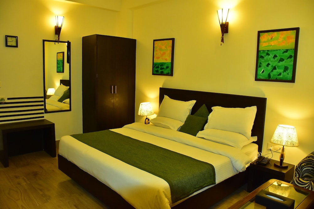 Deluxe Room With Balcony photo 3