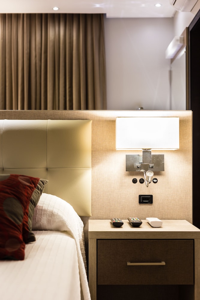 Premium Double Room (Suite) thumbnail 6