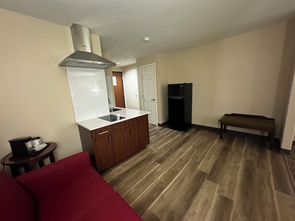 Suite, 1 King Bed, Non Smoking, Kitchenette - Photo 22
