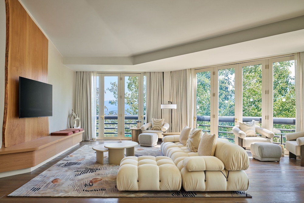 Grand Room, 2 Bedrooms, Mountain View - Photo 9