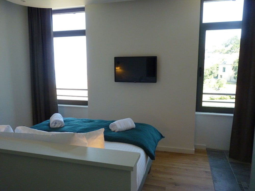 Standard Double Room, Non Smoking, Partial Sea View photo 3