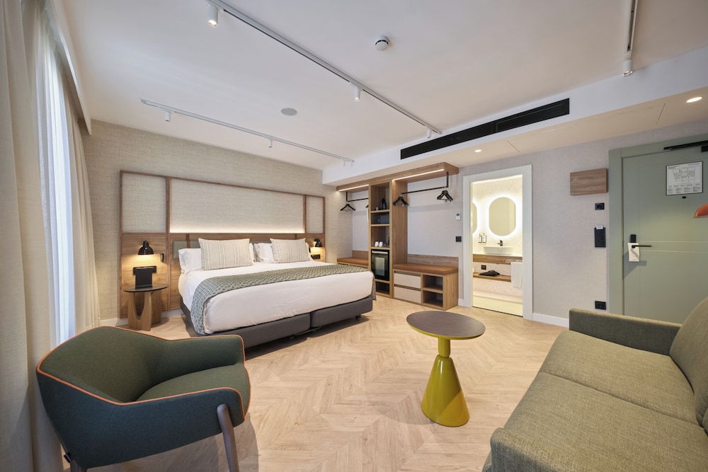 Deluxe Double Room Single Use photo 2