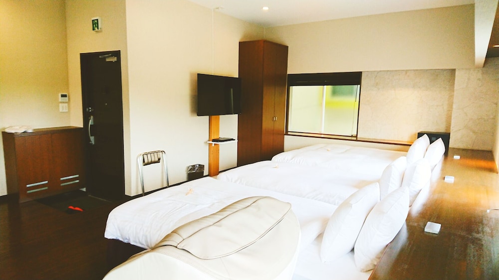 Family Quadruple Room - Photo 4
