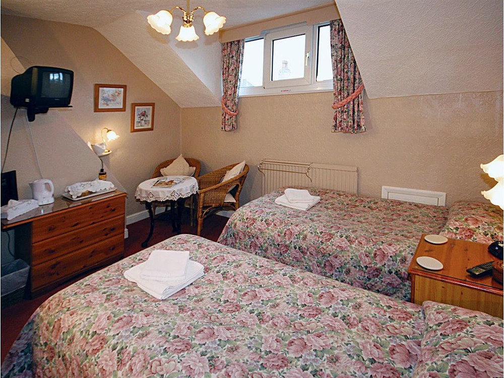 Twin Room, Shared Bathroom