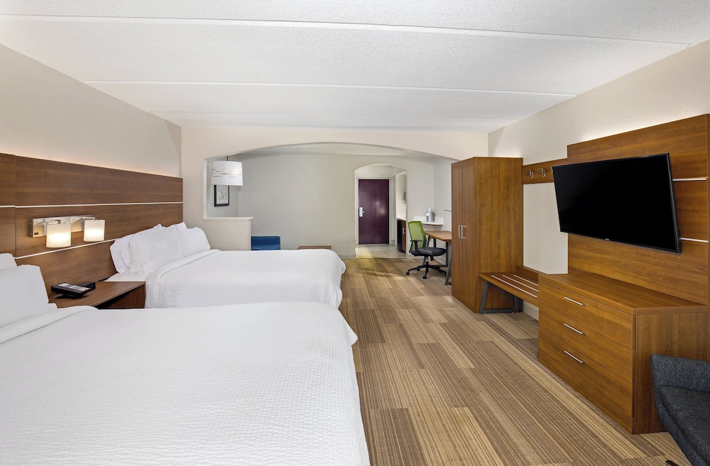 Suite, Multiple Beds (Wet Bar) - Photo 3