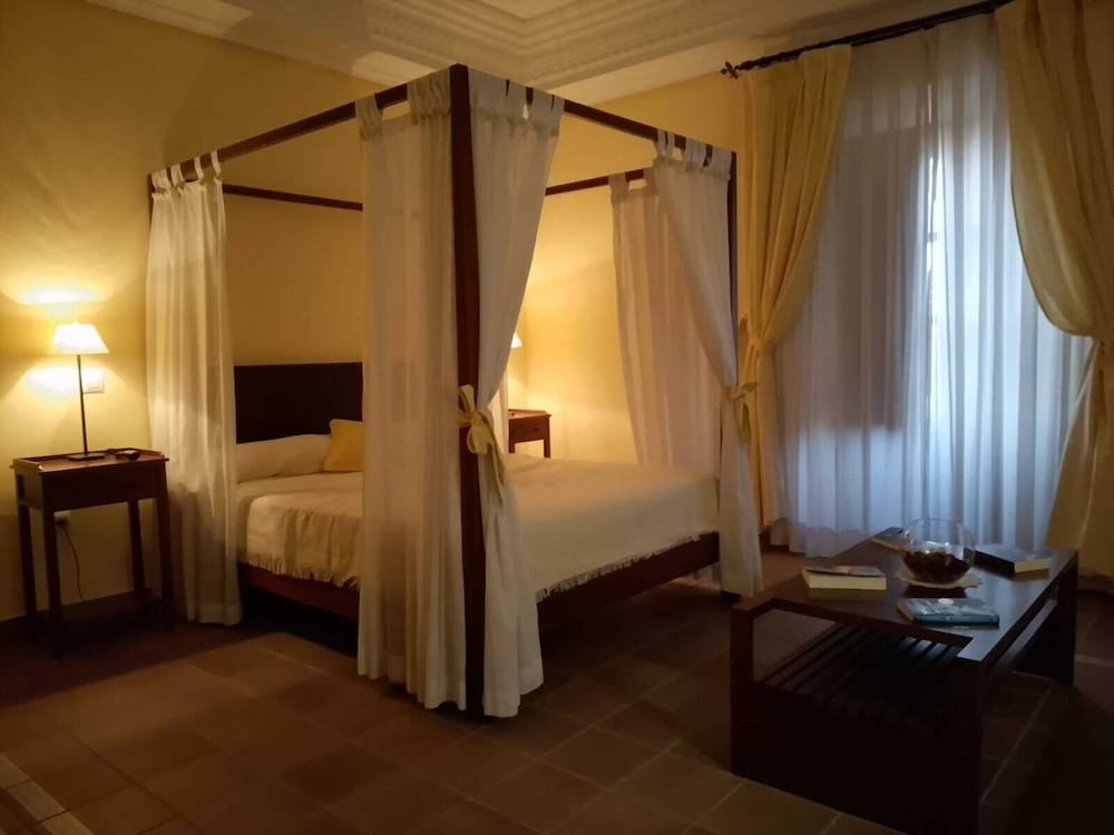 Superior Studio Suite, 1 Queen Bed, City View
