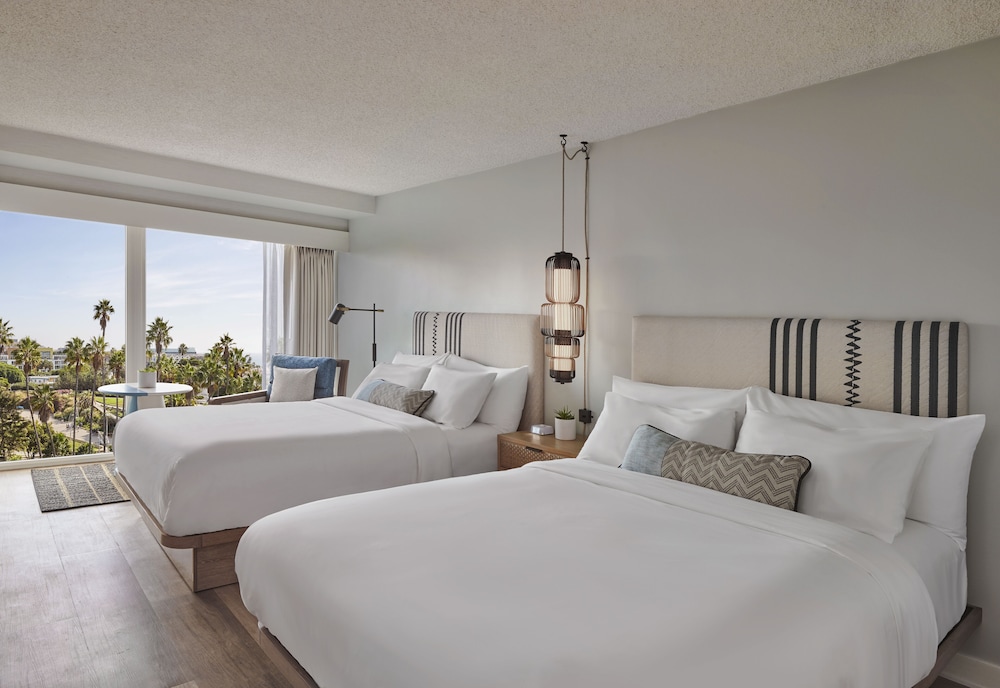 Coastal Queen Room with Two Queen Beds (Non Smoking) (Accessible)