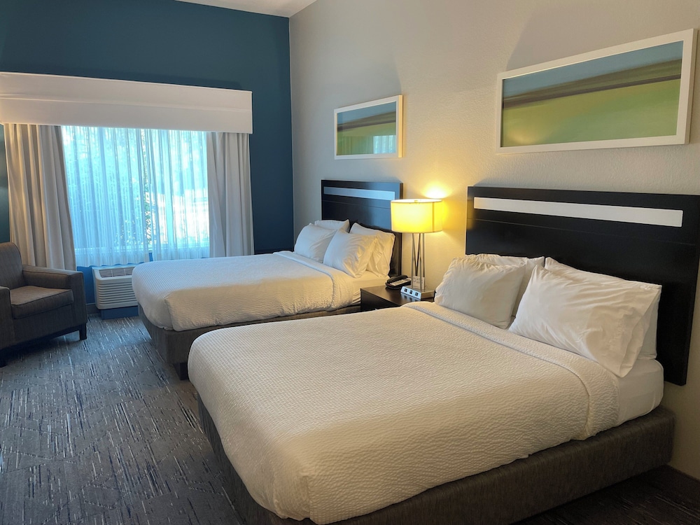 Suite, 2 Queen Beds, Accessible Bathtub (Mobility) photo 3
