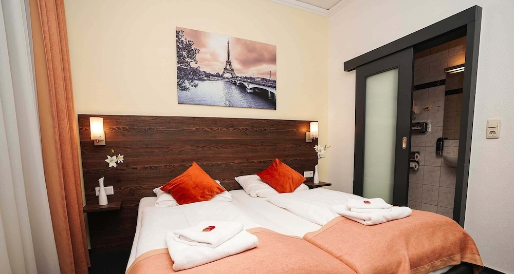Twin Room - Photo 1