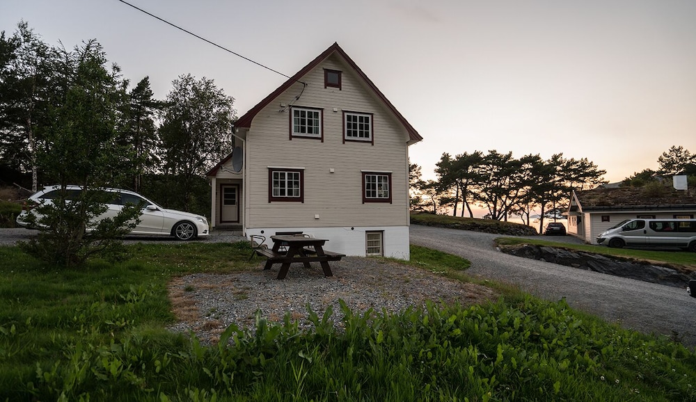 House (nr 5) photo 2