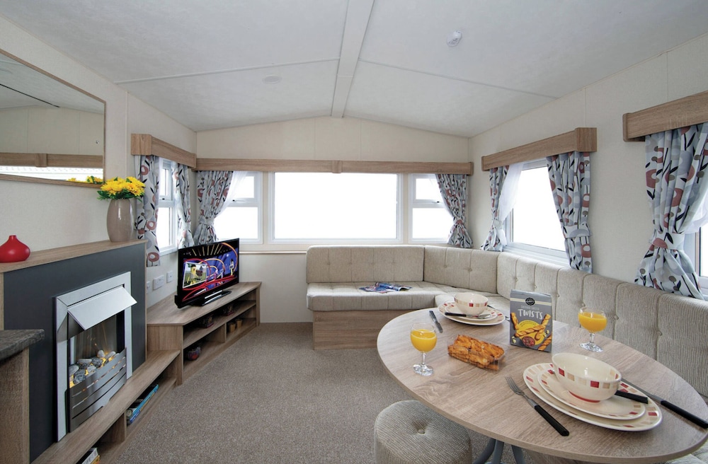 Cute & Cosy 3 Bedroom - No Pets photo 3