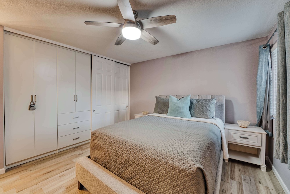 Condo, Multiple Beds, Balcony (Thomas Road Treasure)