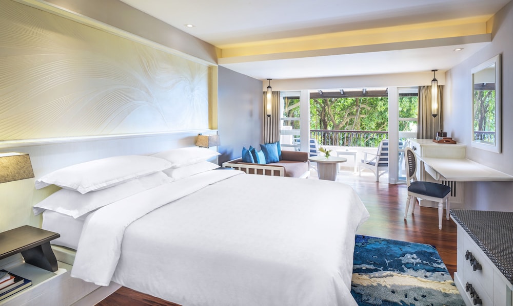 Room, 1 King Bed, Balcony - Photo 2