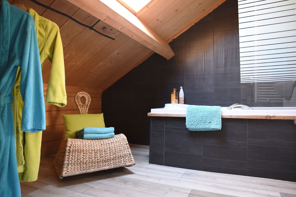 Double Room, Shared Bathroom, Mountain View (Balcon Du Mercantour) photo 2