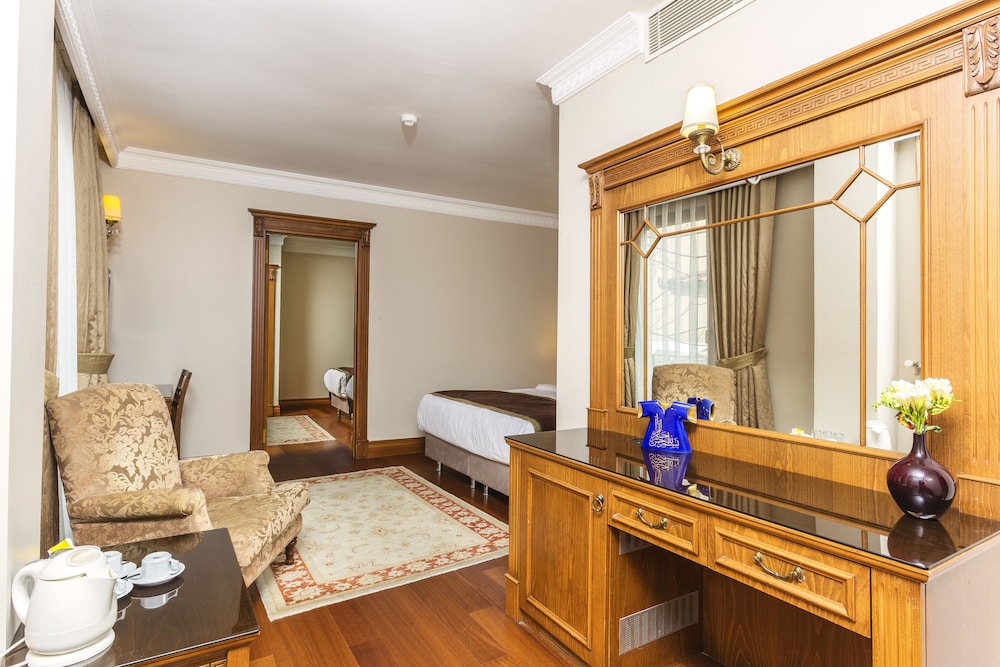 Family Quadruple Room, Connecting Rooms, City View photo 1