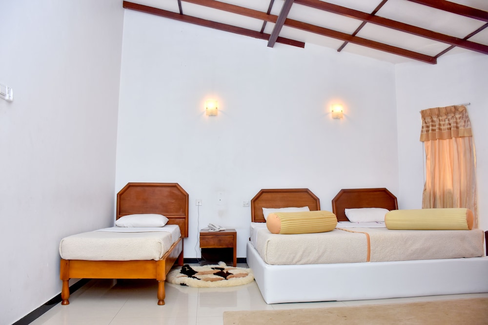 Deluxe Triple Room, 1 Bedroom, Hill View