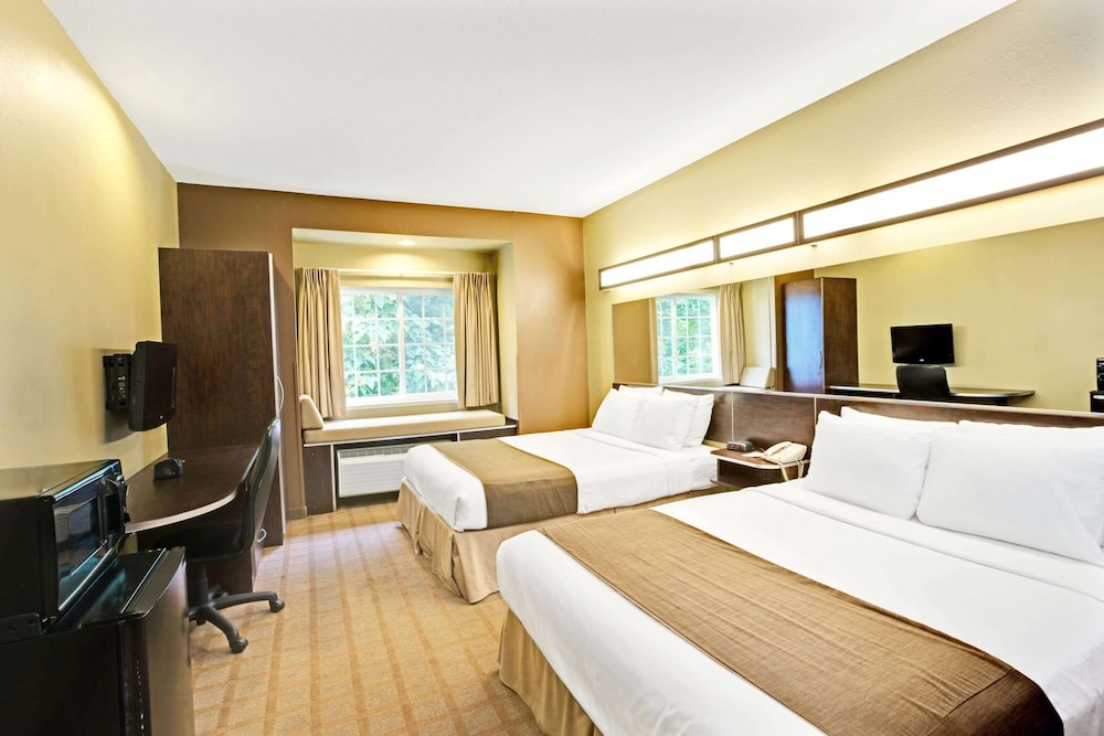 Standard Room, 2 Queen Beds - Photo 4