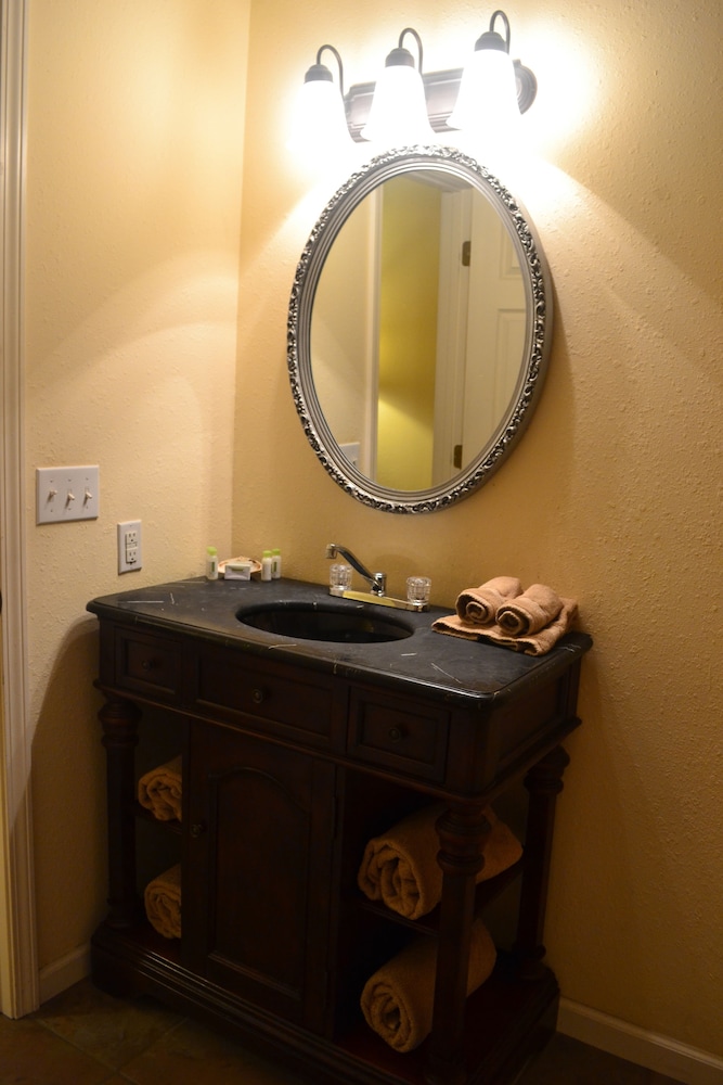 Dogwood Suite photo 2